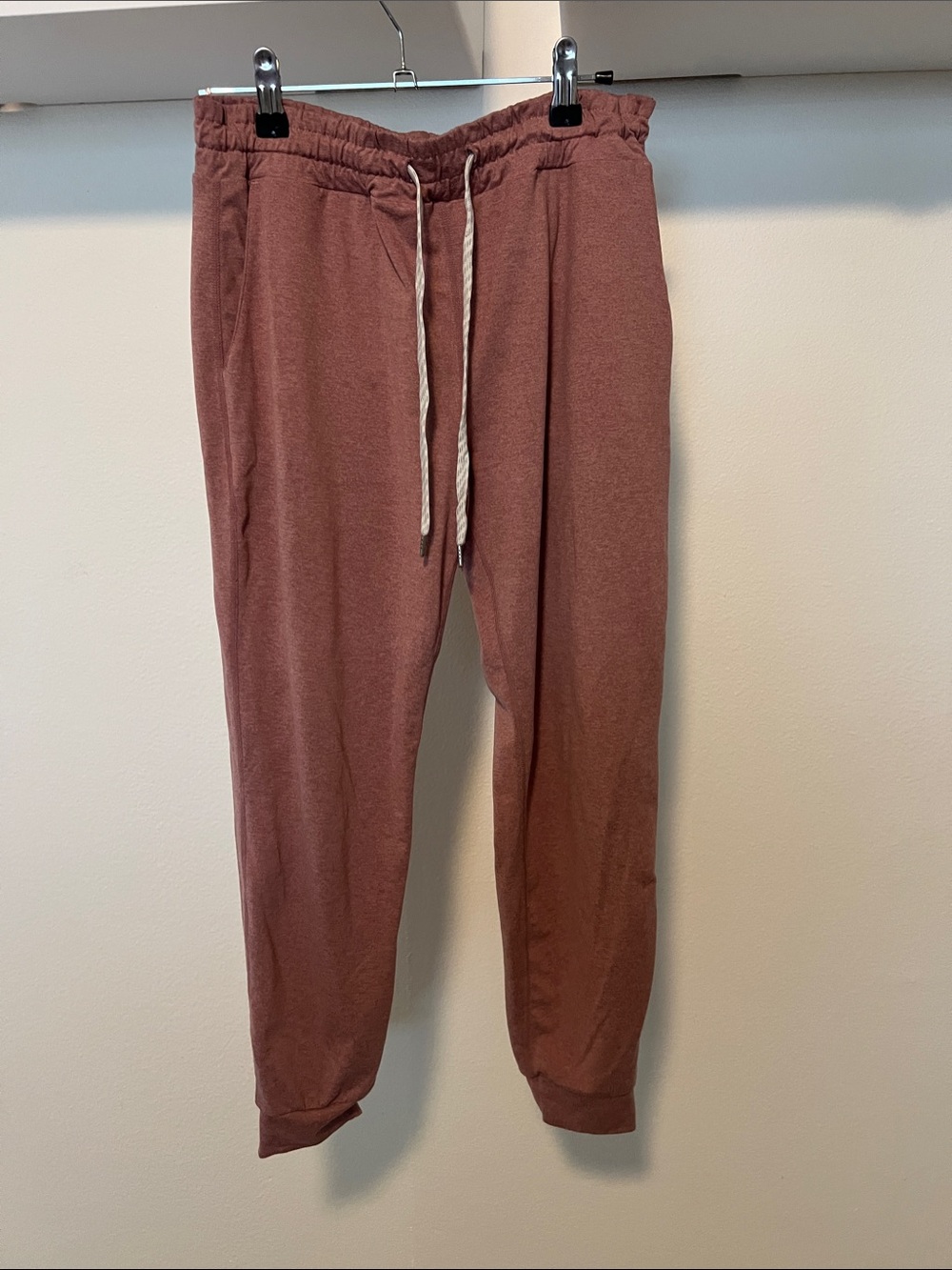 Vuori Performance DreamKnit Jogger Sweatpants (Small)
